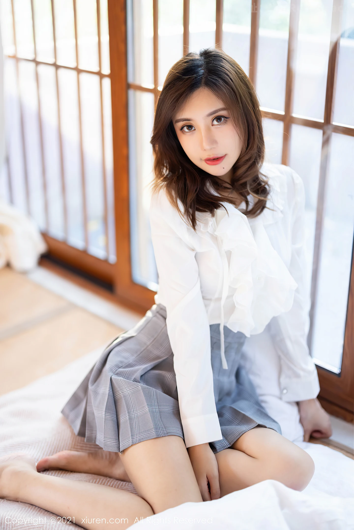 图片[2]-[XiuRen秀人网]VOL.4192 女神绮里嘉ula长三角旅拍典雅JK系列撩人姿势秀翘臀诱惑写真45P-秀人网官方网站